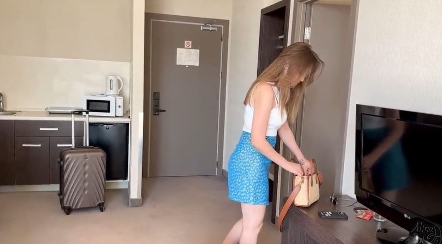 chuyen-tinh-ngoai-y-muon-cua-con-trai-rieng-va-me-ke